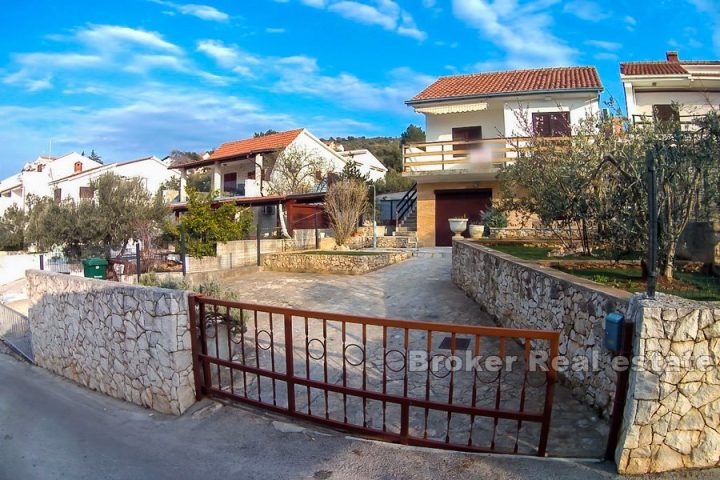 Detached house, 2nd row from the sea