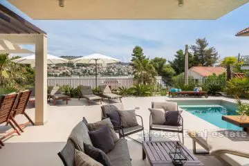 Villa with pool near the sea