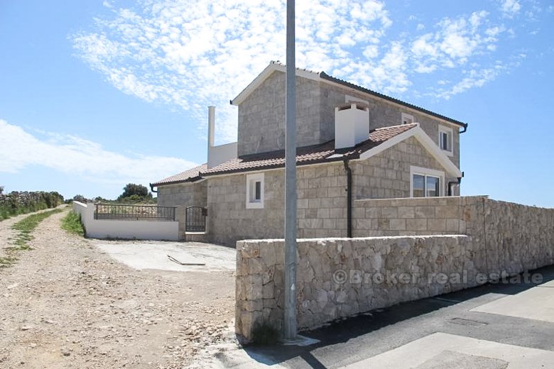 Villa with pool, 200m from the sea