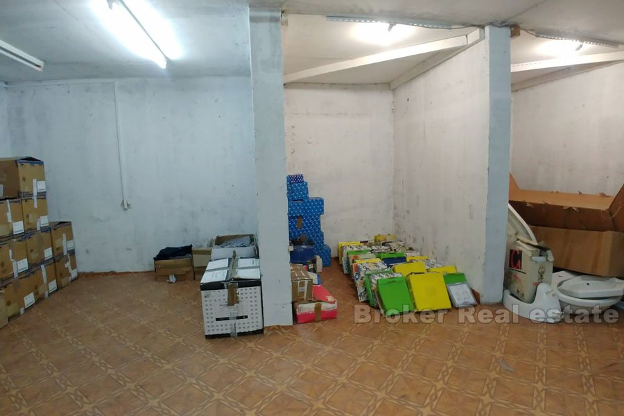 Bol, business space of 100m2 and 140m2 warehouse, for sale