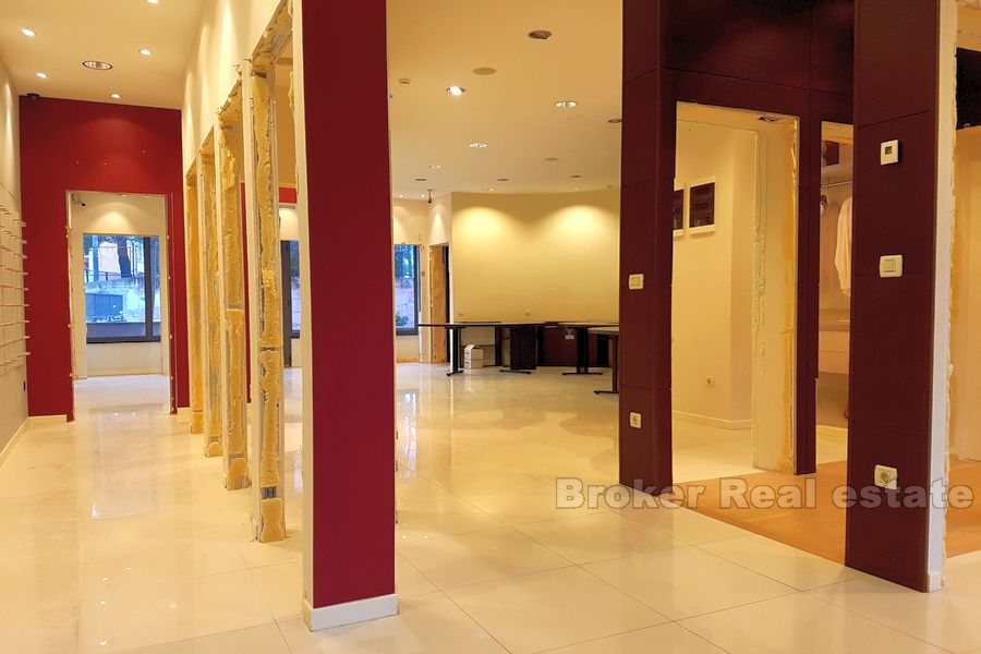 Bol, business space of 116m2 for rent