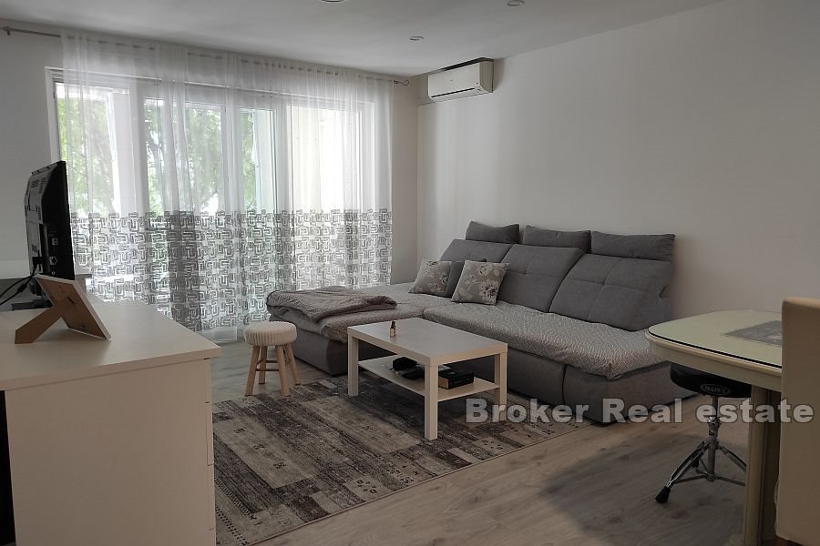Znjan, three bedroom apartment divided into two apartments