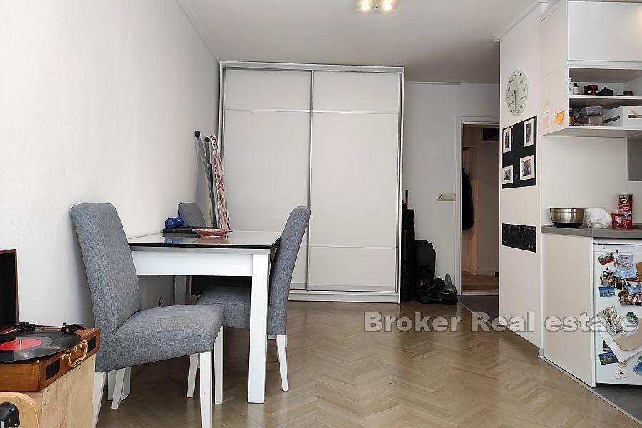 Znjan, three bedroom apartment divided into two apartments