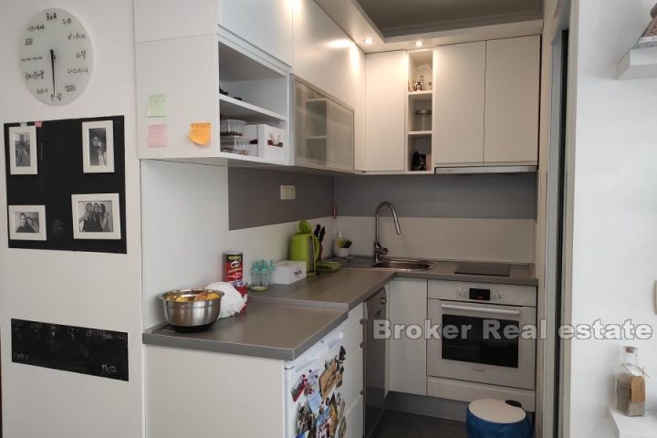 Znjan, three bedroom apartment divided into two apartments