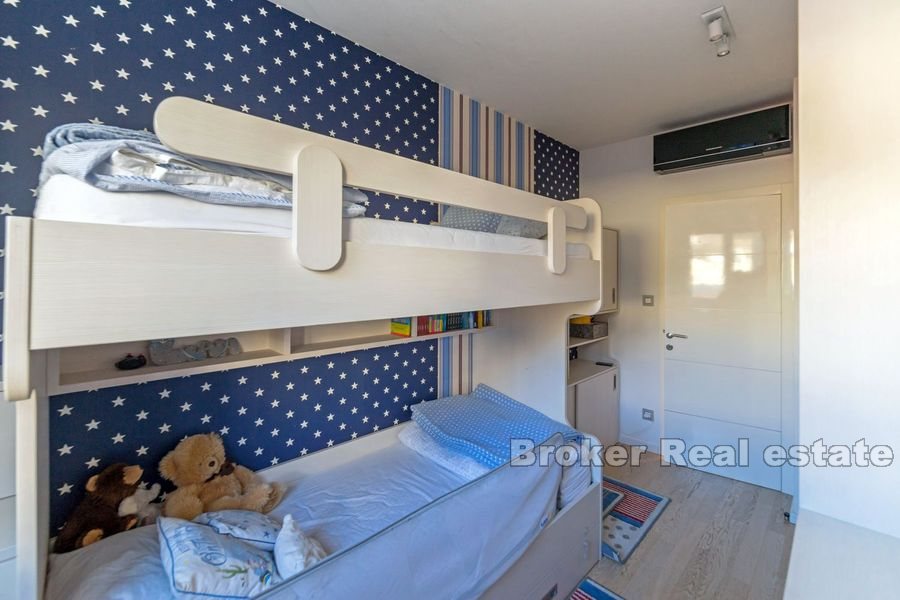 Znjan, modern lägenhet med tre sovrum med havsutsikt