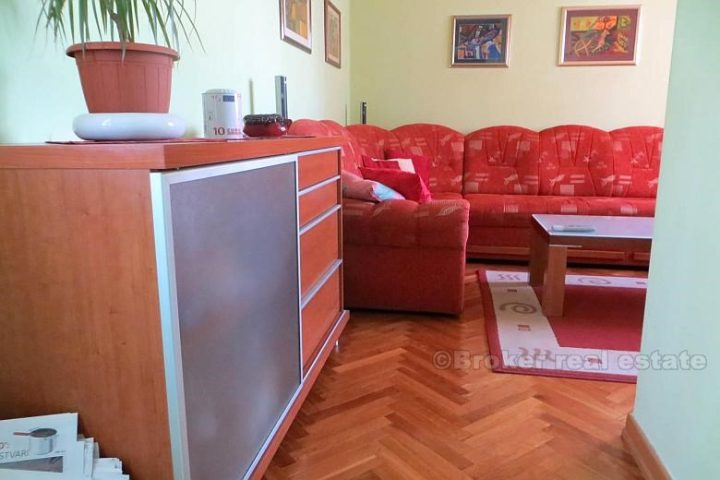 Sucidar, Renovated two level apartment, for sale