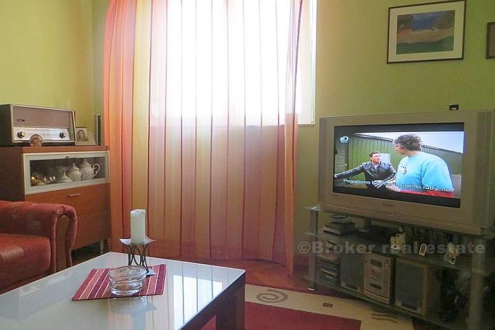 Sucidar, Renovated two level apartment, for sale