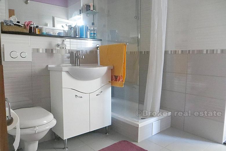 Sucidar, Renovated two level apartment, for sale