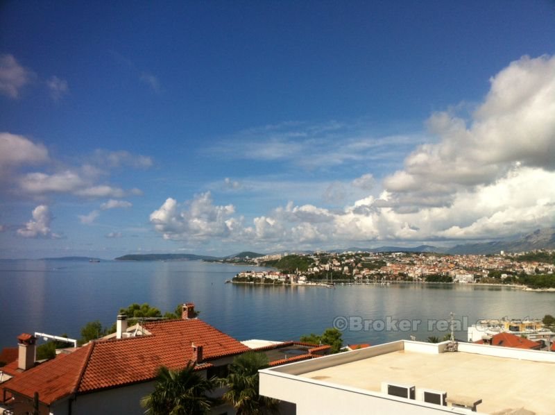 Duplex apartment overlooking the sea, for sale