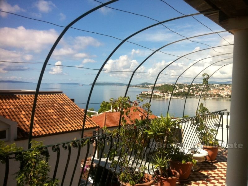 Maisonette-Wohnung mit Blick auf das Meer, zu verkaufen