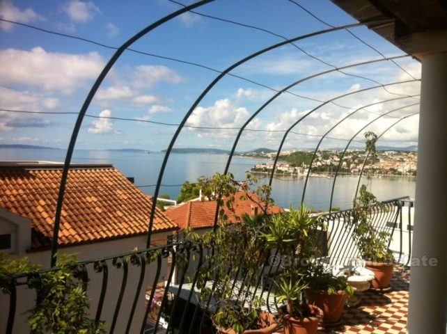 Duplex apartment overlooking the sea, for sale