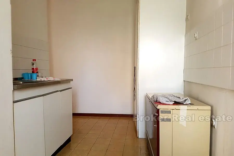 Sućidar, komfortable Drei-Zimmer-Wohnung, zu verkaufen