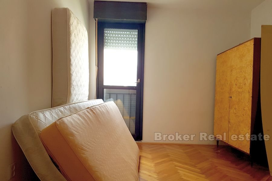 Sućidar, comfortable three bedroom apartment, for sale