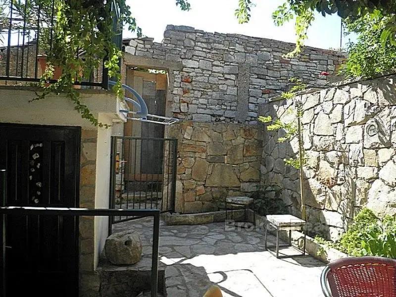 Maison en pierre rénovée, à vendre