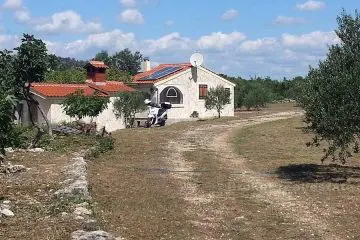 House with land, for sale