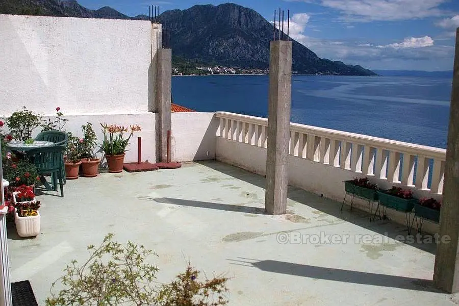 Двухквартирный дом с прекрасным видом на море