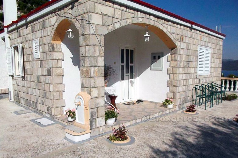 Villa nouvellement construite près de la mer, à vendre