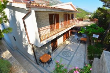 Villa overlooking the sea, for sale
