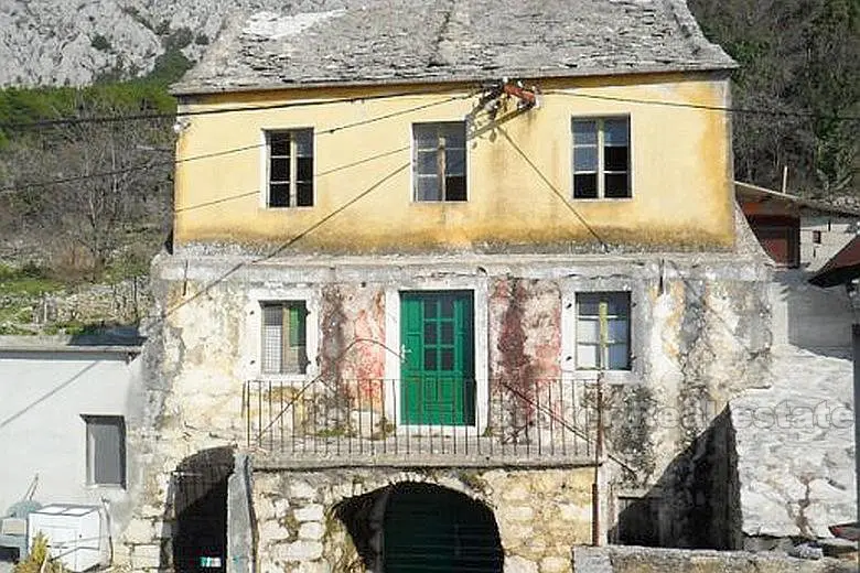 Kamena kuća, na prodaju