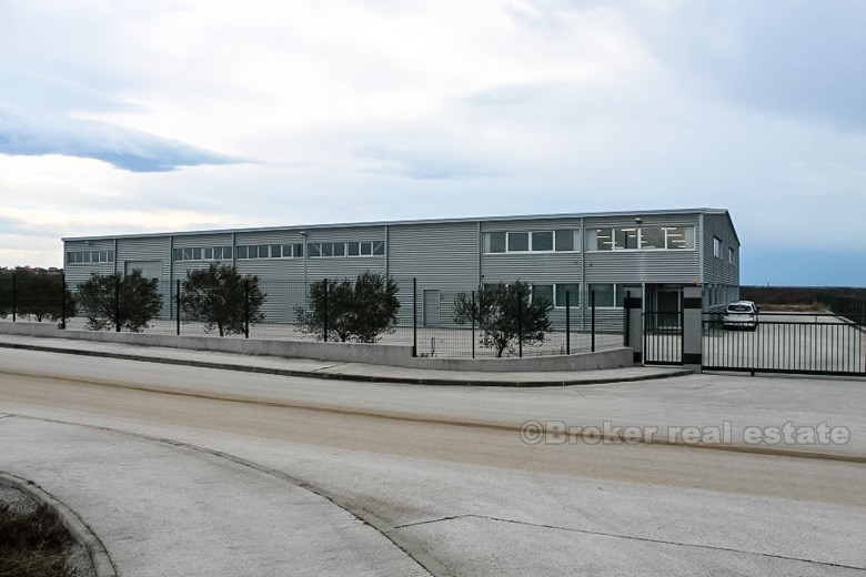 Производственно-складской зал площадью 1800 м2, продается