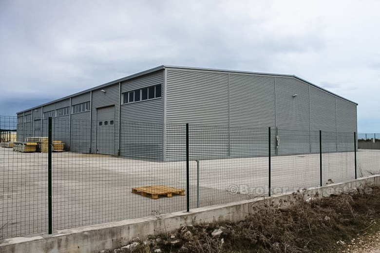 Warehouse-production hall of 1800 m2, for sale