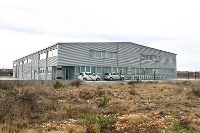 Entrepôt-production hall de 1800 m2, à vendre