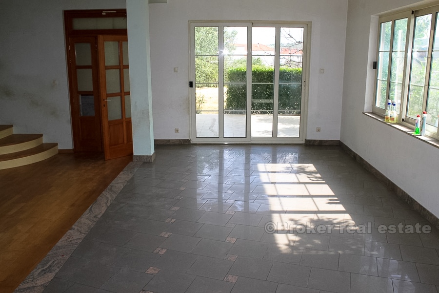 Spacious unfinished house, for sale