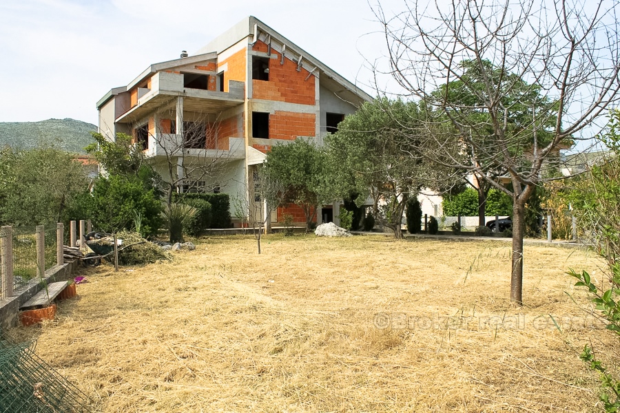 Spacious unfinished house, for sale