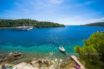 Villa on 3 floors, waterfront, for sale