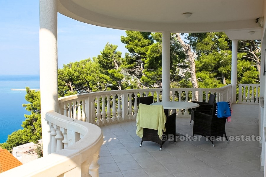 Detached house with sea view, for sale