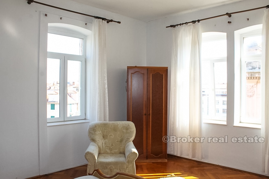 Three bedroom apartment in the center of town, for sale