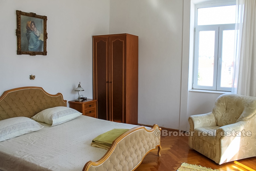 Three bedroom apartment in the center of town, for sale