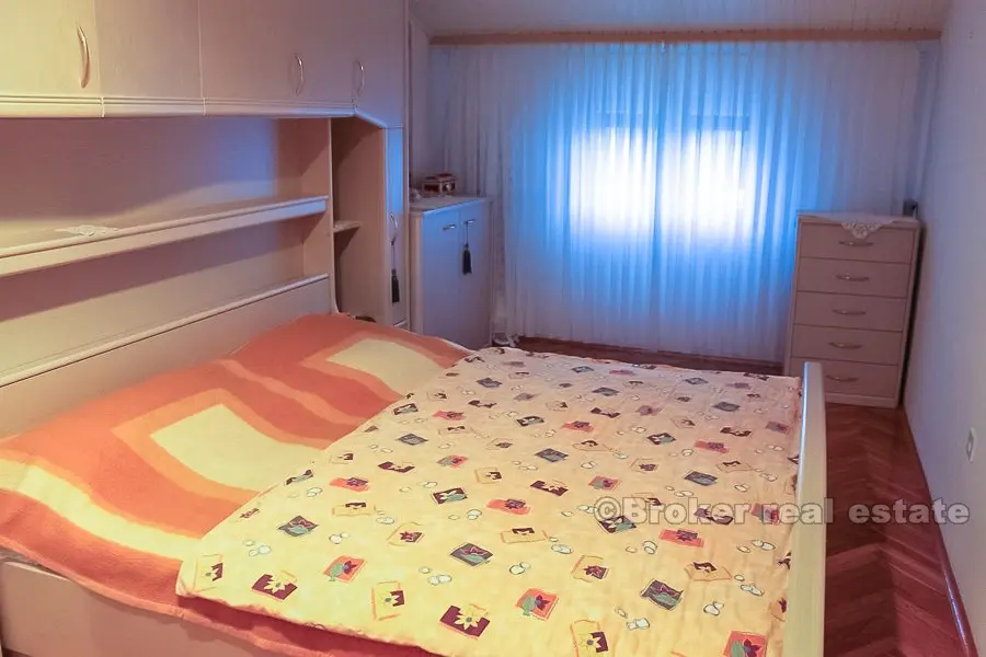 Appartamento con due camere da letto con vista mare, in vendita
