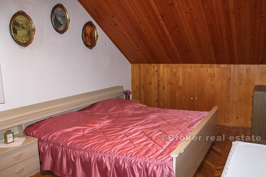 Appartamento con due camere da letto con vista mare, in vendita