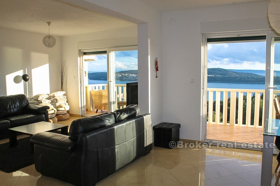 Spacious three bedroom apartment, for sale