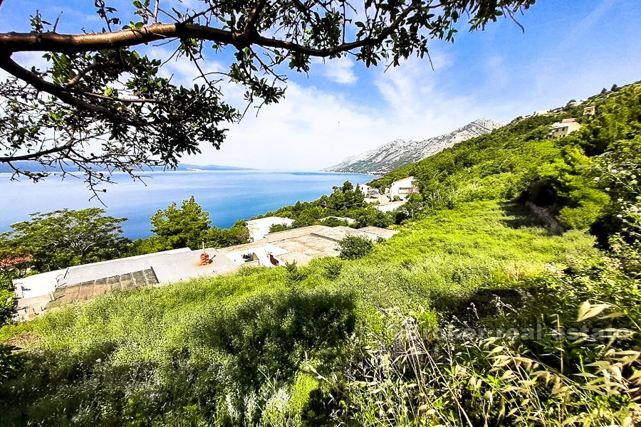 Building land close to Makarska, on sale