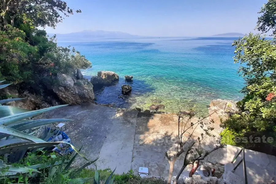 Haus in erster Reihe zum Meer an der Makarska Riviera