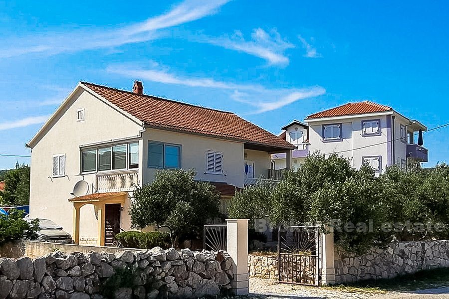 Vinisce, house in first row to the sea