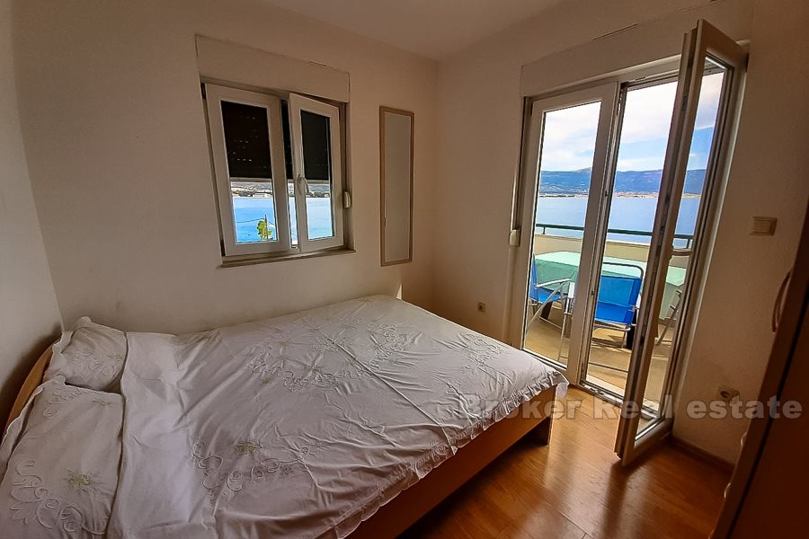 Apartment mit zwei Schlafzimmern, direkt am Meer, zu verkaufen