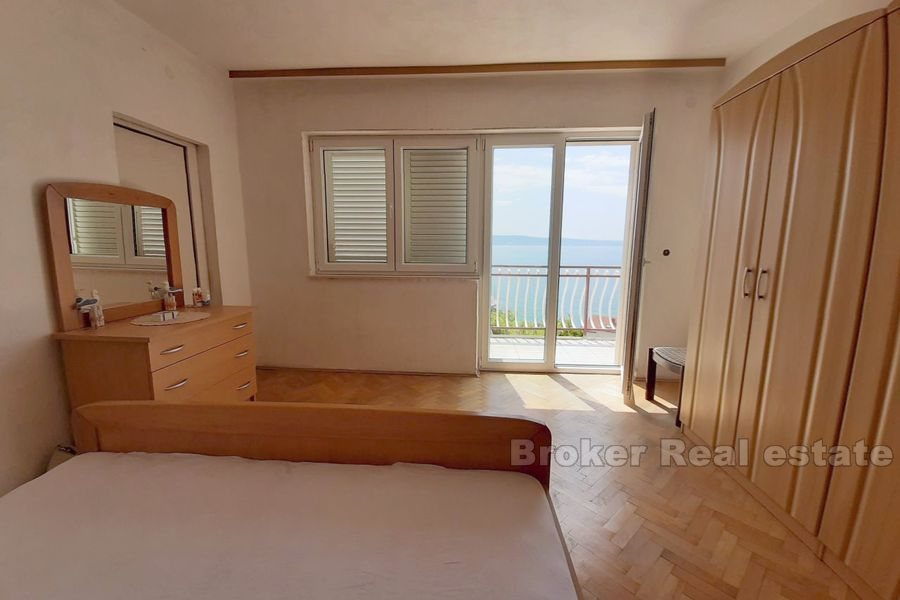 Beautiful three-room apartment with a sea view