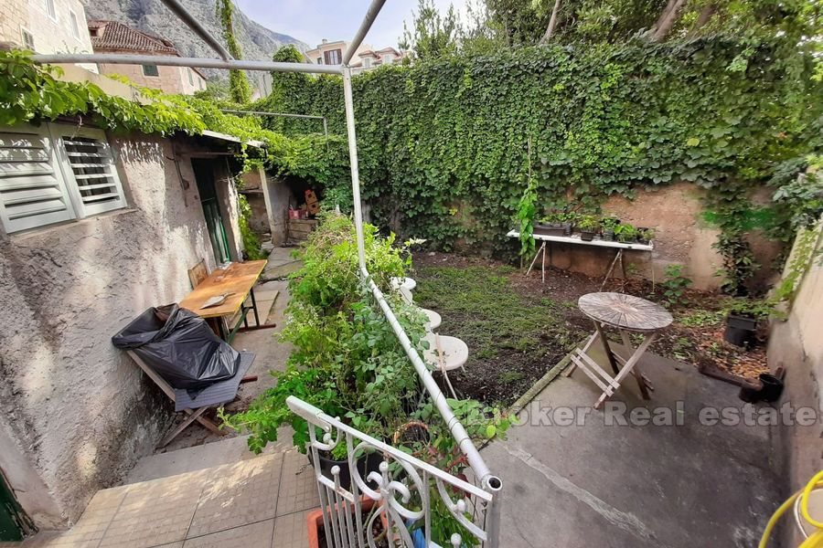 Zweistöckiges Apartment mit privatem Garten