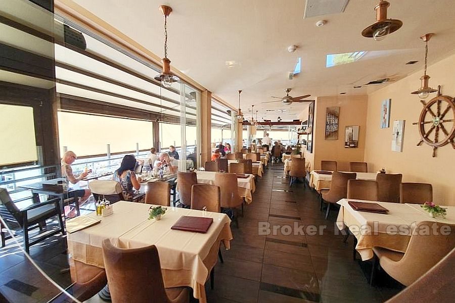 Restaurace a luxusní pokoje v první řadě u moře