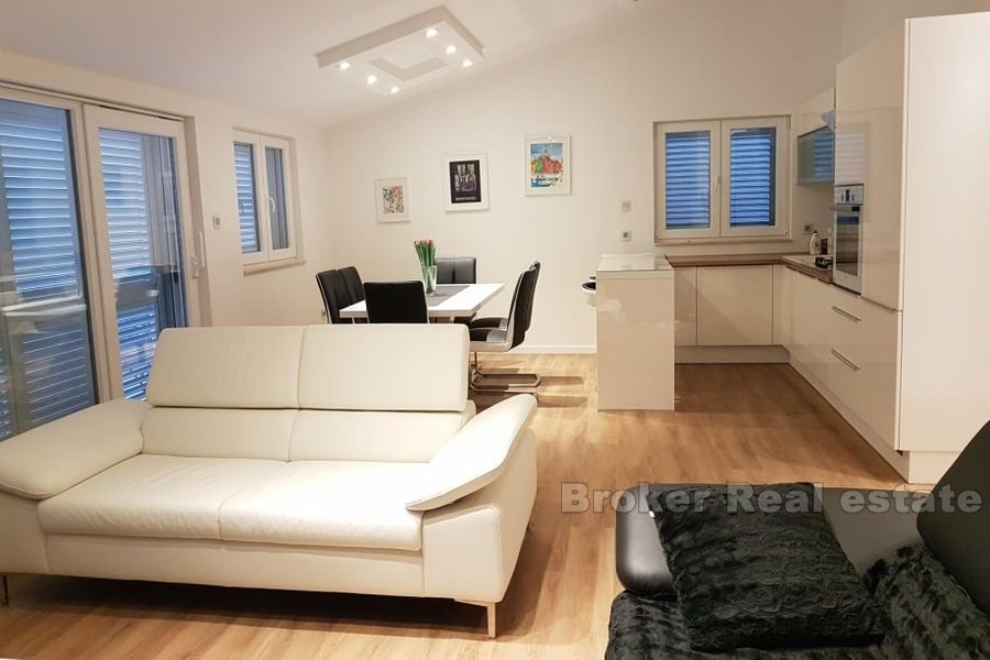 Bacvice, modern three bedroom apartment, with sea view