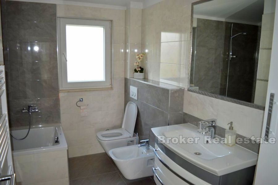 Bacvice, modern three bedroom apartment, with sea view