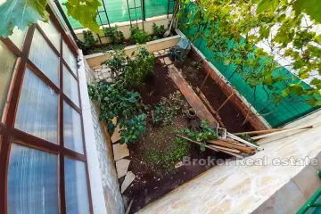 Apartment  with garden