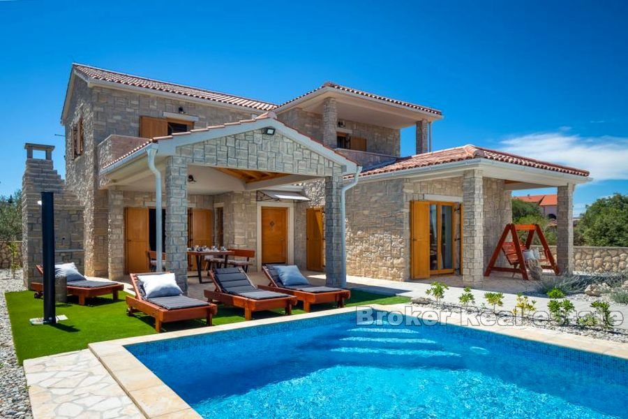 Villa de luxe en pierre, avec piscine