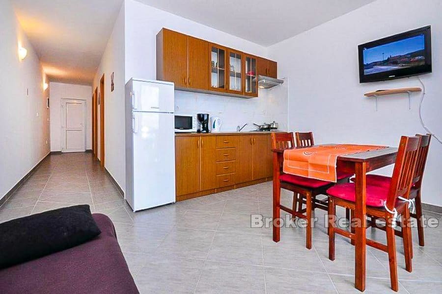 Appartamento con due camere da letto, Omis Riviera