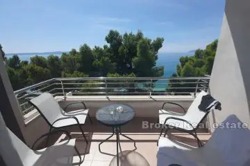 Apartment in first row to the sea