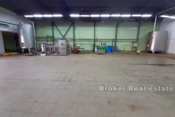 Spacious storage and production space