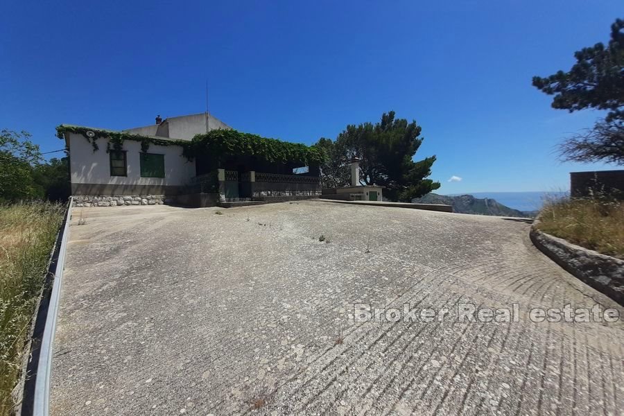 Property with open sea view